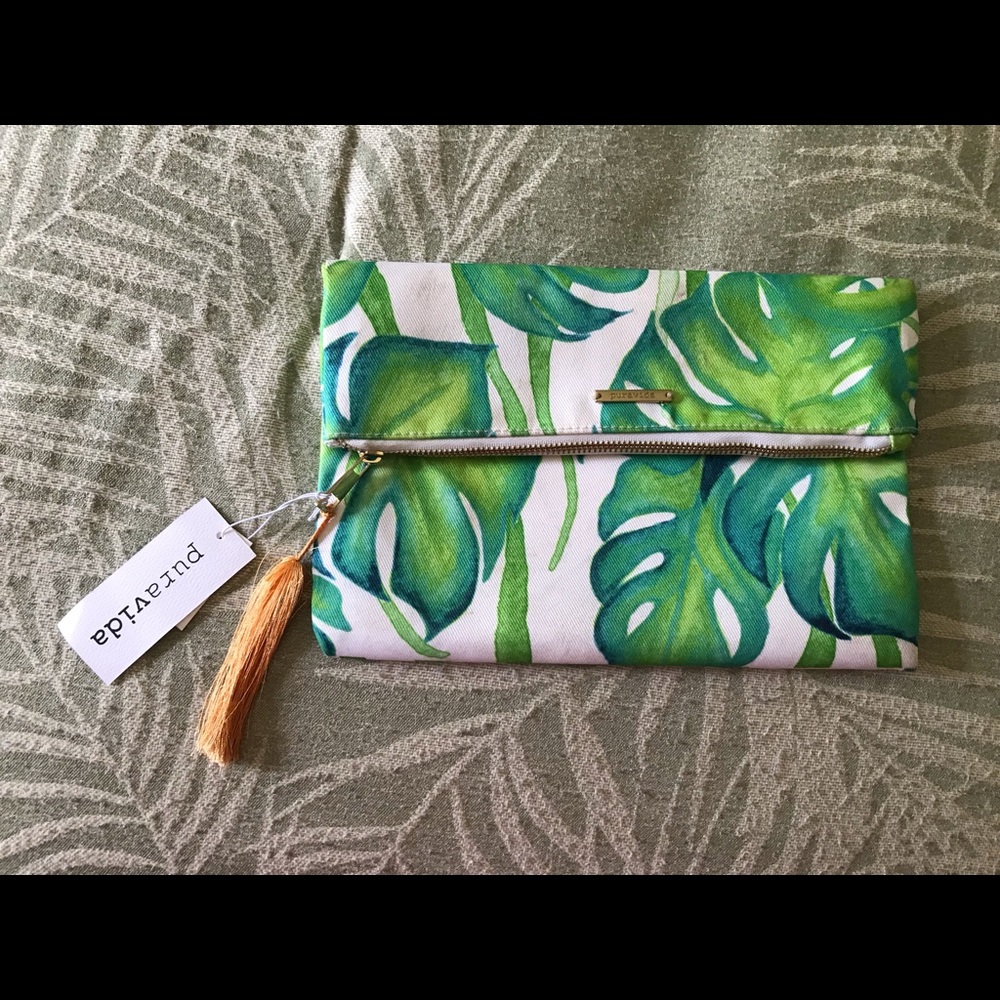 Pura Vida palm clutch